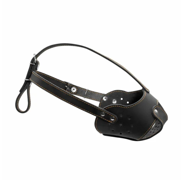 Намордник 657 для собак породы стаффбуль, твердый, черный