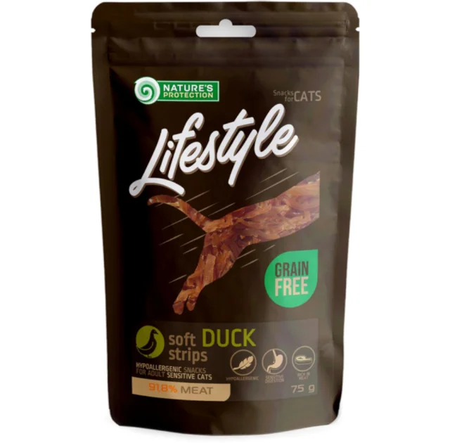 Лакомство Nature's Protection Lifestyle Snacks Soft Duck Strips, для кошек мягкие полоски из утки, 75 г