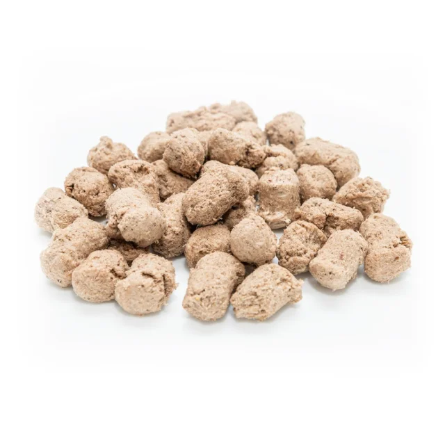 Ласощі Brit Raw Treat Freeze-dried Skin and Coatдля собак для шерсті риба і курка 40 г