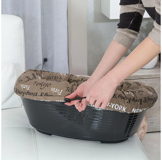 Пластиковый лежак Ferplast Sofa 8 Cities в комплекте с подушкой для собак и кошек, 85×62×28.5 см