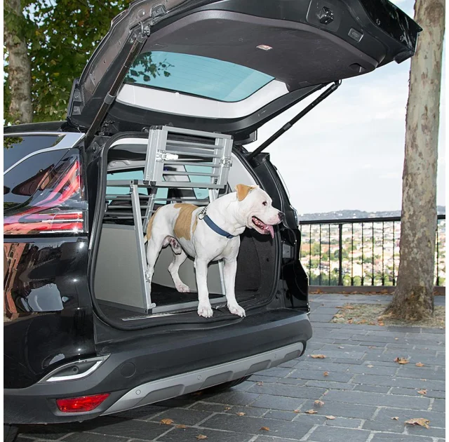 Автомобильная переноска Ferplast Atlas Car Aluminium для собак, белая, 82×65×65 см