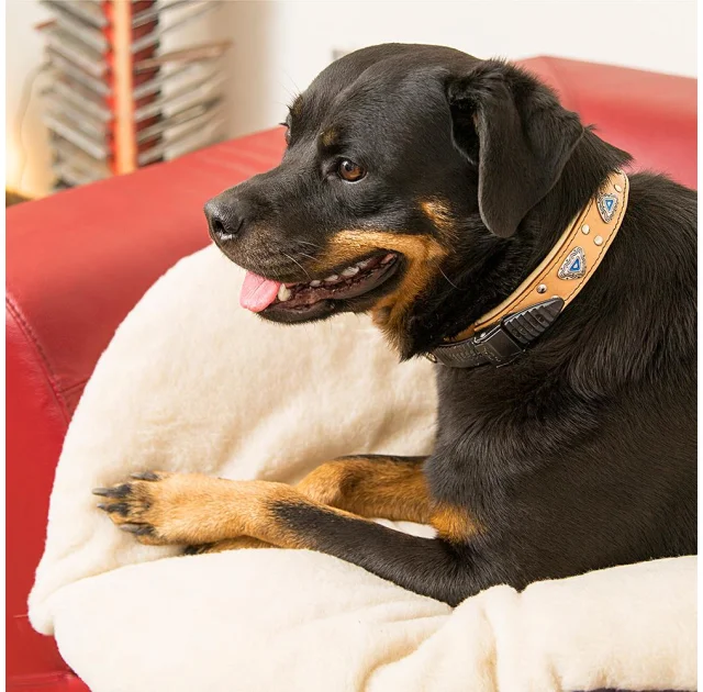 Подушка-подстилка Ferplast Relax F 78/8 Brown-Beige для кошек и собак, из хлопка и меха, 78×50 см